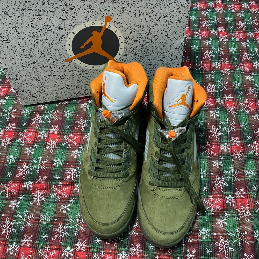 Men's Army Green Air
Jordan 5 Retro Sneakers
